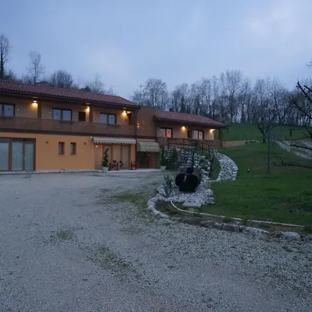 Couette-café Nikolas' Valley 3*