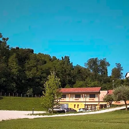 Nikolas' Valley Bed & Breakfast