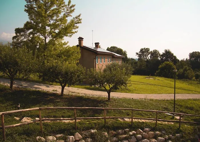 Nikolas' Valley Couette-café Cornuda