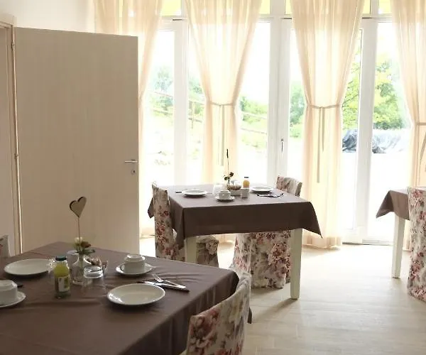 Nikolas' Valley Couette-café