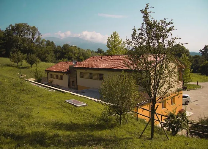 Nikolas' Valley Couette-café Cornuda