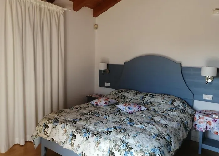 Nikolas' Valley Couette-café 3*